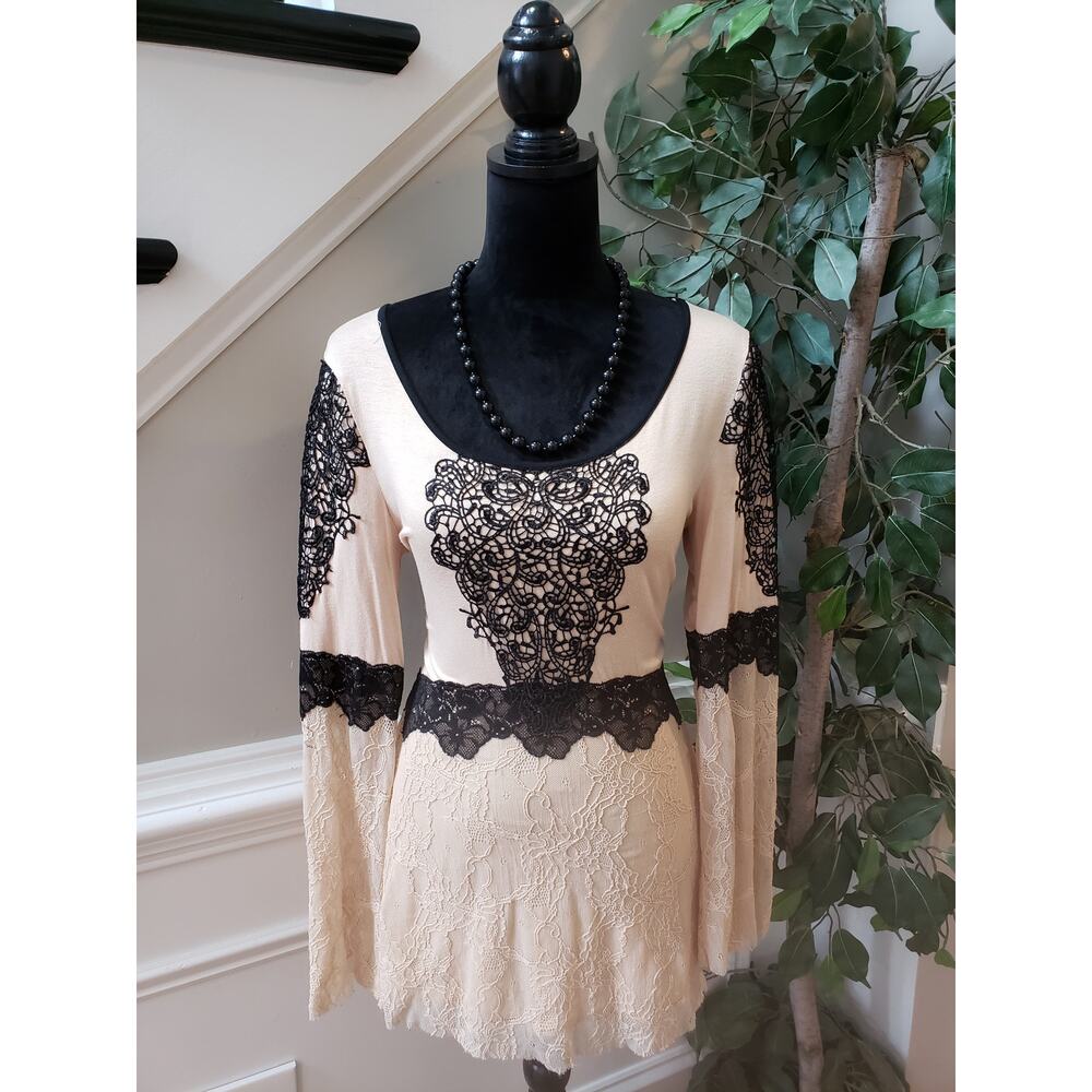 BKE Blouse Top Women's Small Beige Lined Rayon Lace Sleeve Scoop Neck Pullover
